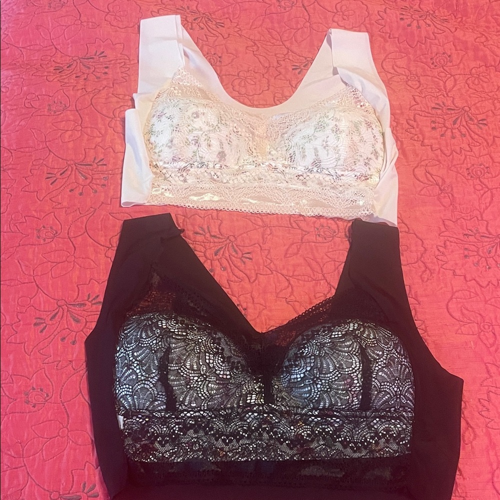 Elegant Lace Bralette Set - Black and White
Size 34 D
